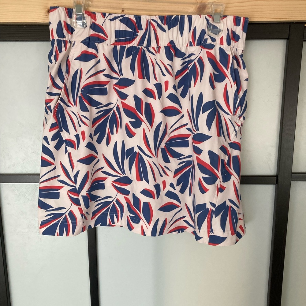 Columbia skort with Red and Blue Leaf Pattern